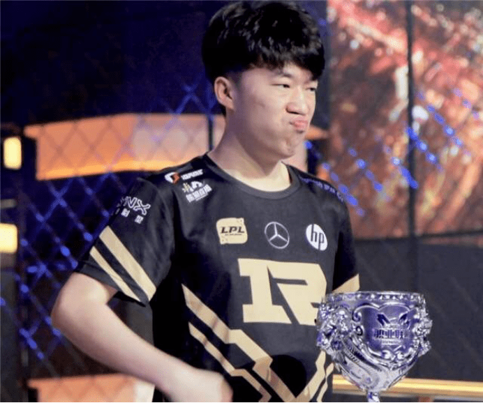 防守端的拼 防守端的拼