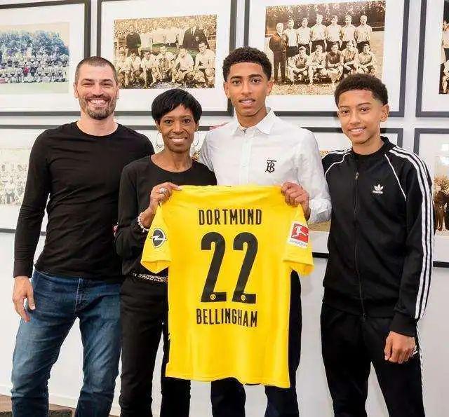 轻群体中 轻群体中