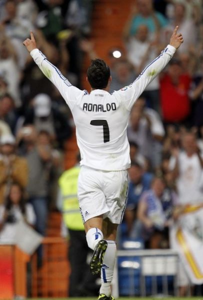 李帅一记传中球莱昂纳多门前包抄破门